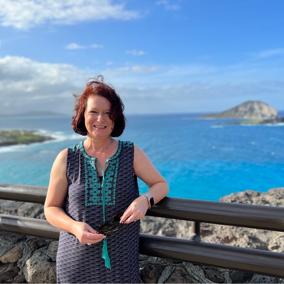 Meet your Posher, Renee - Picture 2 of 3